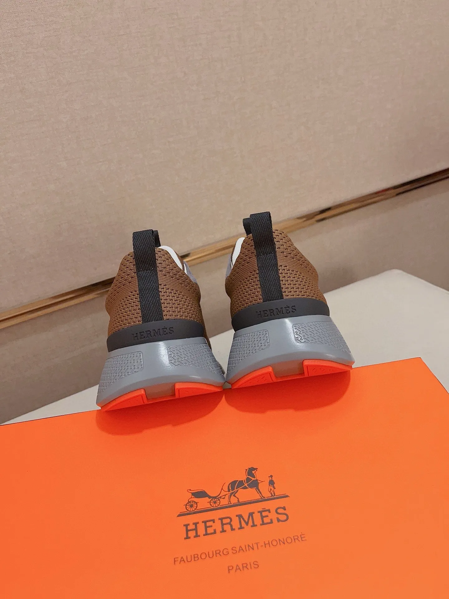 Factory price: 540💰《HERMES》【Classic Original Version】Hermès; Top 🔝 Purchasing Agency 🔍🔍Men's latest 🇺🇸 counters are on sale simultaneously, original imported from Italy ▲▲Silk cowhide with breathable fabric ▲▲ (high-end and expensive Qi·Grade) Exquisite workmanship (Italian 🇮🇹Imported water-dyed 🐂cowhide lining) Sole: Original sole provided by the original factory, ⚠️Exclusive double-layer activity·TPR·Rubber·Combined molded outsole; Super·comfortable·wear-resistant·non-slip·environmental protection The real thing is more beautiful if you take the real thing (high quality, follow the order), you can enter and exit the counter at will * Number of yards: 38·39·40·41·42·43·44# (can be customized 45.)